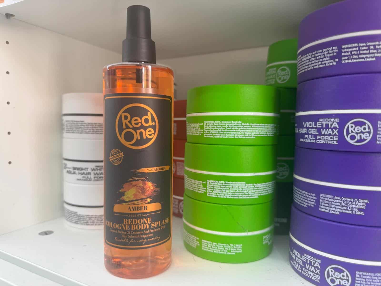 Wax en haarspray in de winkelkast